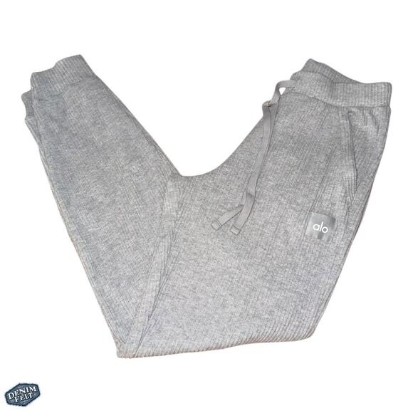 Alo Yoga Women’s Heather Grey Muse Ribbed Sweatpant/Jogger - Picture 11 of 16
